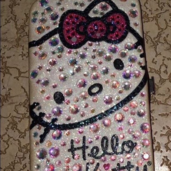 Hello Kitty IPhone 5s case with wallet on inside! - Picture 3 of 3